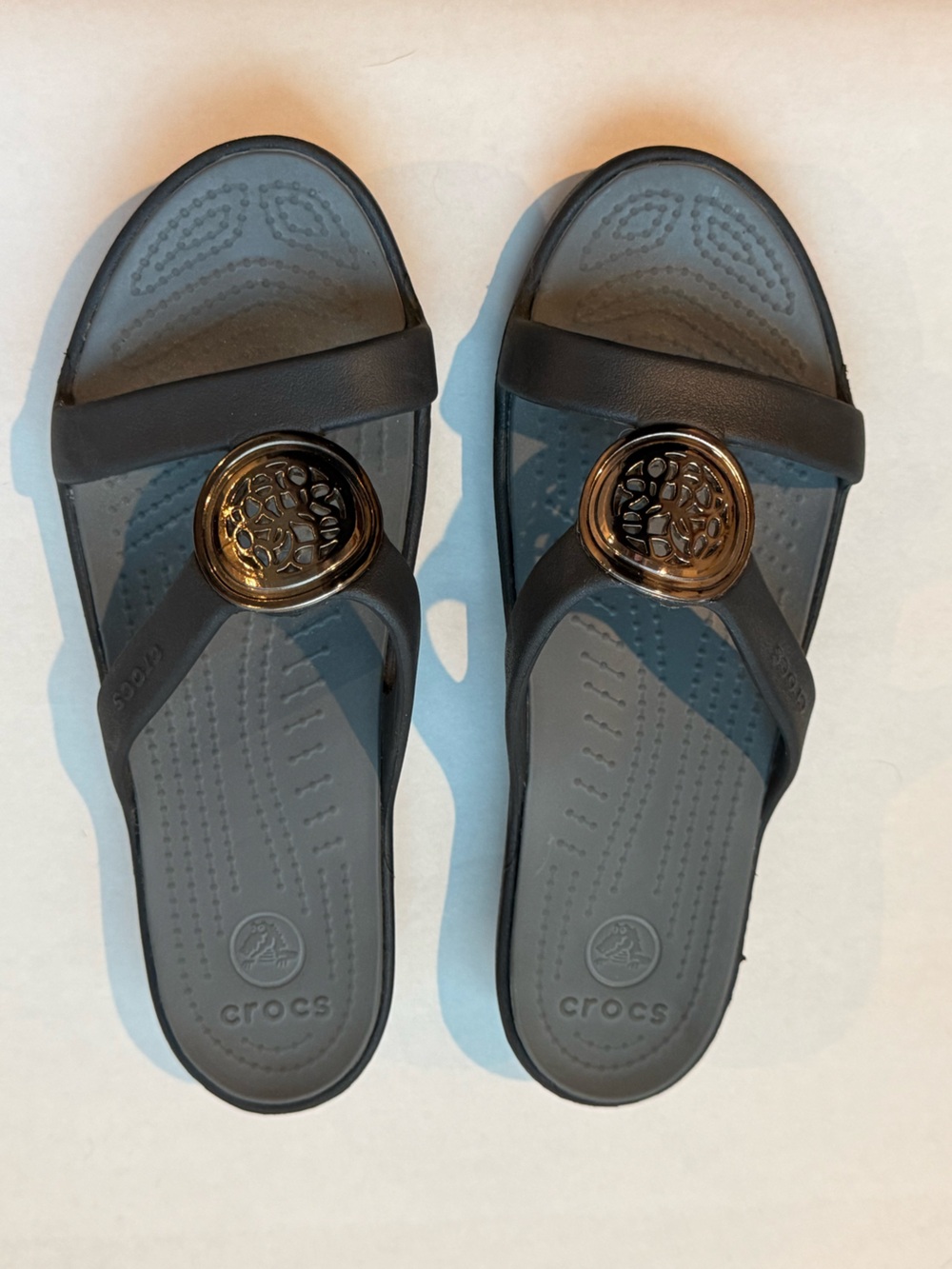 Crocs Women's Sanrah Circle Slide Sandals in Black / Graphite Size 8 - Picture 2 of 8